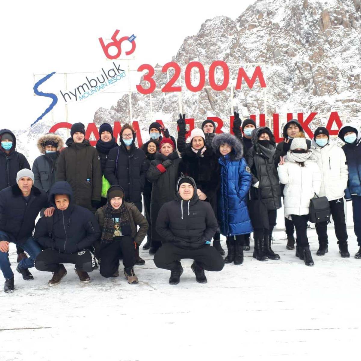 2021 жылдың 15 ноябрьсында балалар Шымбұлақ тау шаңғысы курортында болды. Биіктігі 3200 м.15.11.2021 г. Ребята посетили горнолыжный курорт Шымбулак. Высота 3 200 м.